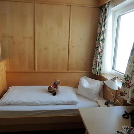 Oda ve Kahvaltı Muggengrat 3*